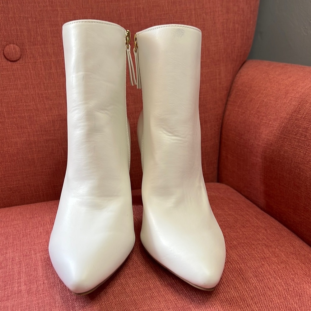 Madden Girl White 3 1/2 inch‎ Heel Ankle Boots size 9W
